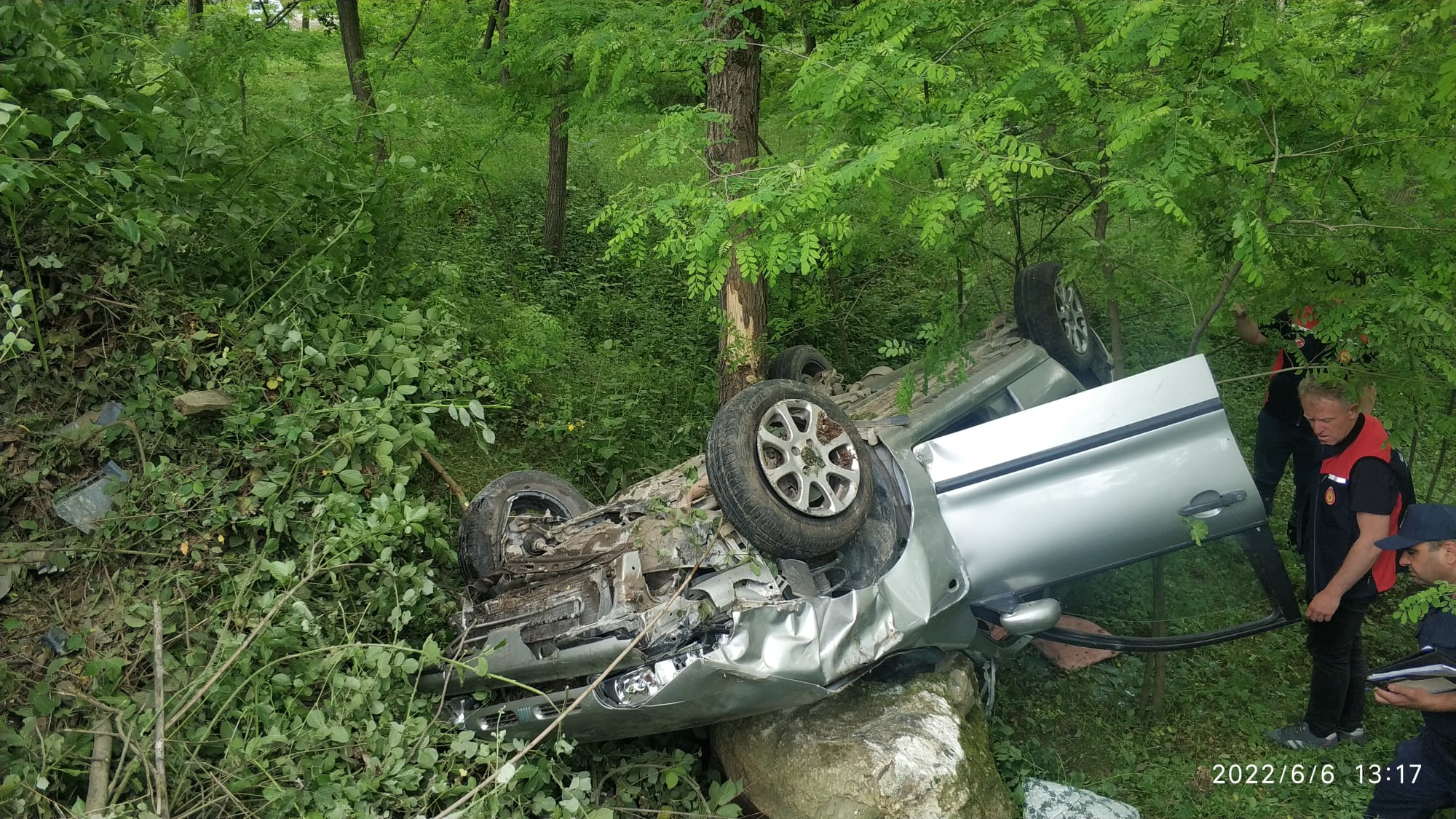 Giresun’da devrilen otomobildeki 2 kişi yaralandı