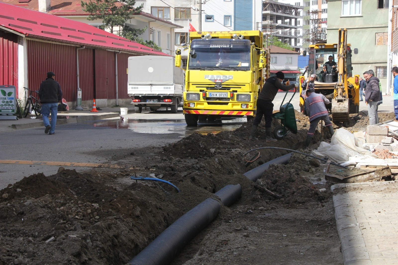 Su Kanal Ekipleri Çalışmalarını Sürdürüyor