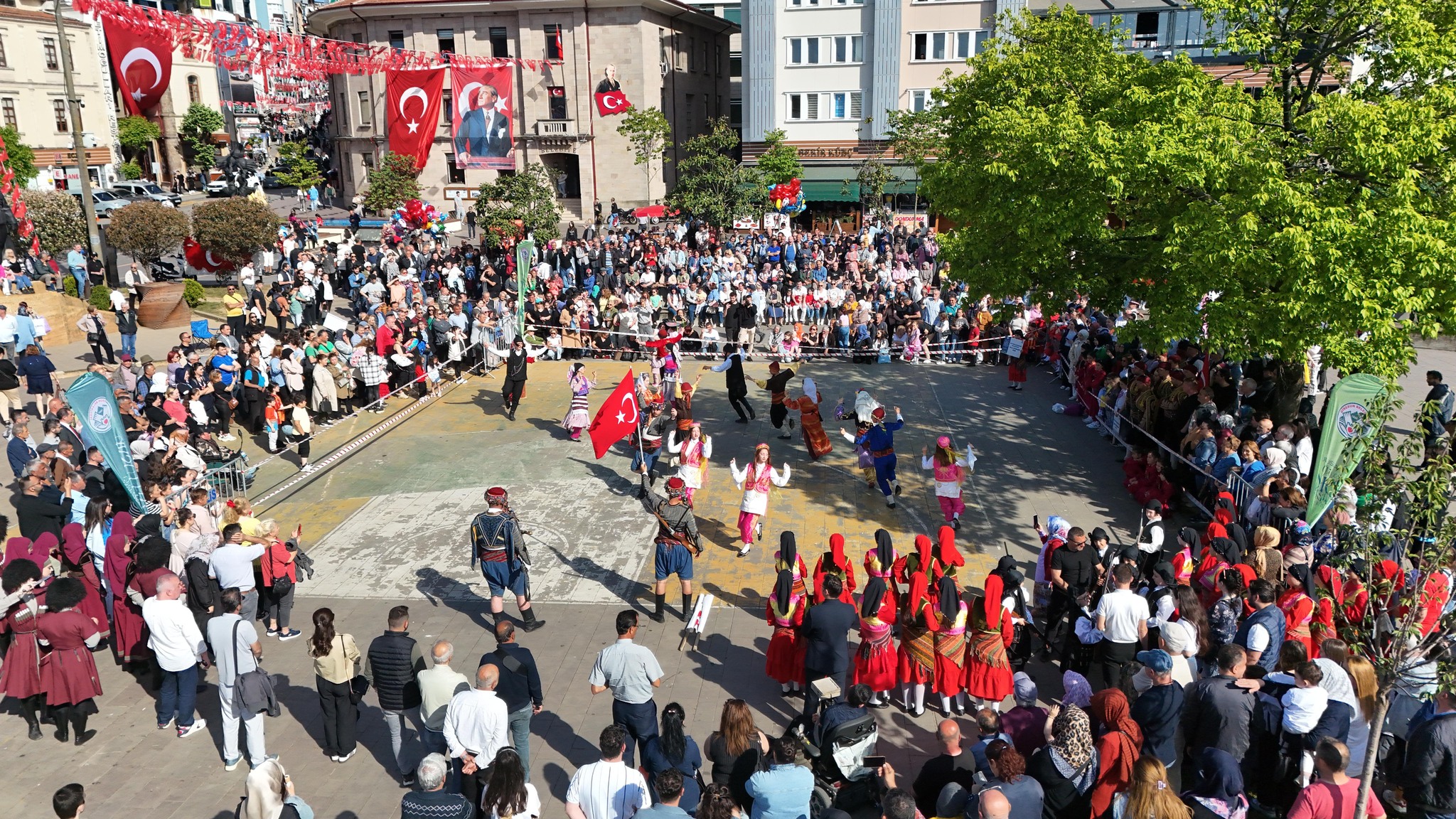 FESTİVAL TÜM COŞKUSUYLA SÜRÜYOR