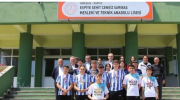 Gençlik ve Spor İl Müdürü Muzaffer ERGÜN; Espiye Gençlik ve Spor İlçe Müdürü Hasan Tolga CEBECİ ve Okul Sporları Şube Müdürü Abdurrahman GENÇ ile birlikte Espiye Şehit Cengiz Sarıbaş Mesleki ve Teknik Anadolu Lisesi’ni ziyaret etti