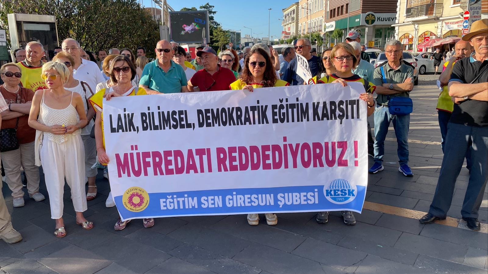 LAİKLİK VE BİLİM KARŞITI YENİ MÜFREDATI REDDEDİYORUZ!