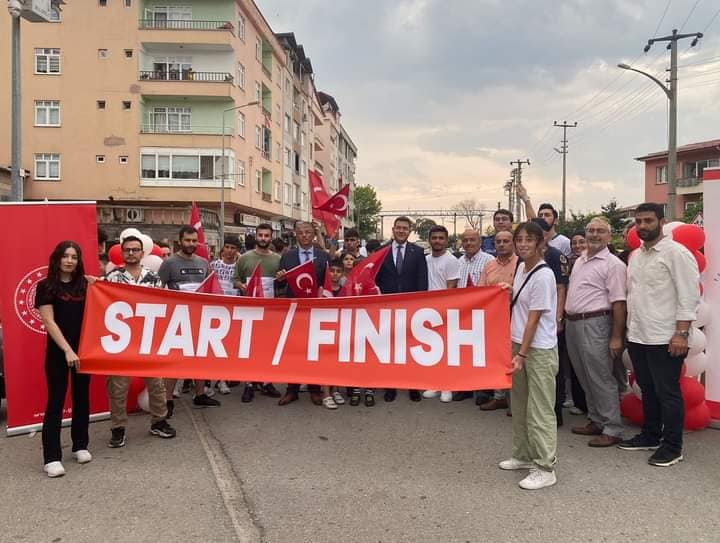 PİRAZİZ  İLÇESİNDE 15 TEMMUZ KOŞU YARIŞMASI DÜZENLENDİ