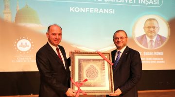 VALİ SERDENGEÇTİ. “PEYGAMBERİMİZ VE ŞAHSİYET İNŞASI” KONULU KONFERANSA KATILDI