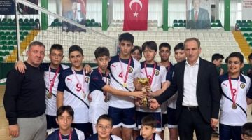 BULANCAK MEHMET AKİF ORTAOKULU YILDIZ ERKEKLER VOLEYBOL TAKIMI GİRESUN İL BİRİNCİSİ OLDU