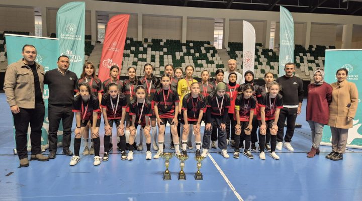 FUTSAL YILDIZ KIZLAR’DA İL BİRİNCİSİ:  ESPİYE ŞEHİT SEZGİN BURAK CANTÜRK ORTAOKULU