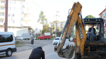 BELEDİYE EKİPLERİNDEN ŞEHRİN DÖRT TARAFINDA SAHA ÇALIŞMASI