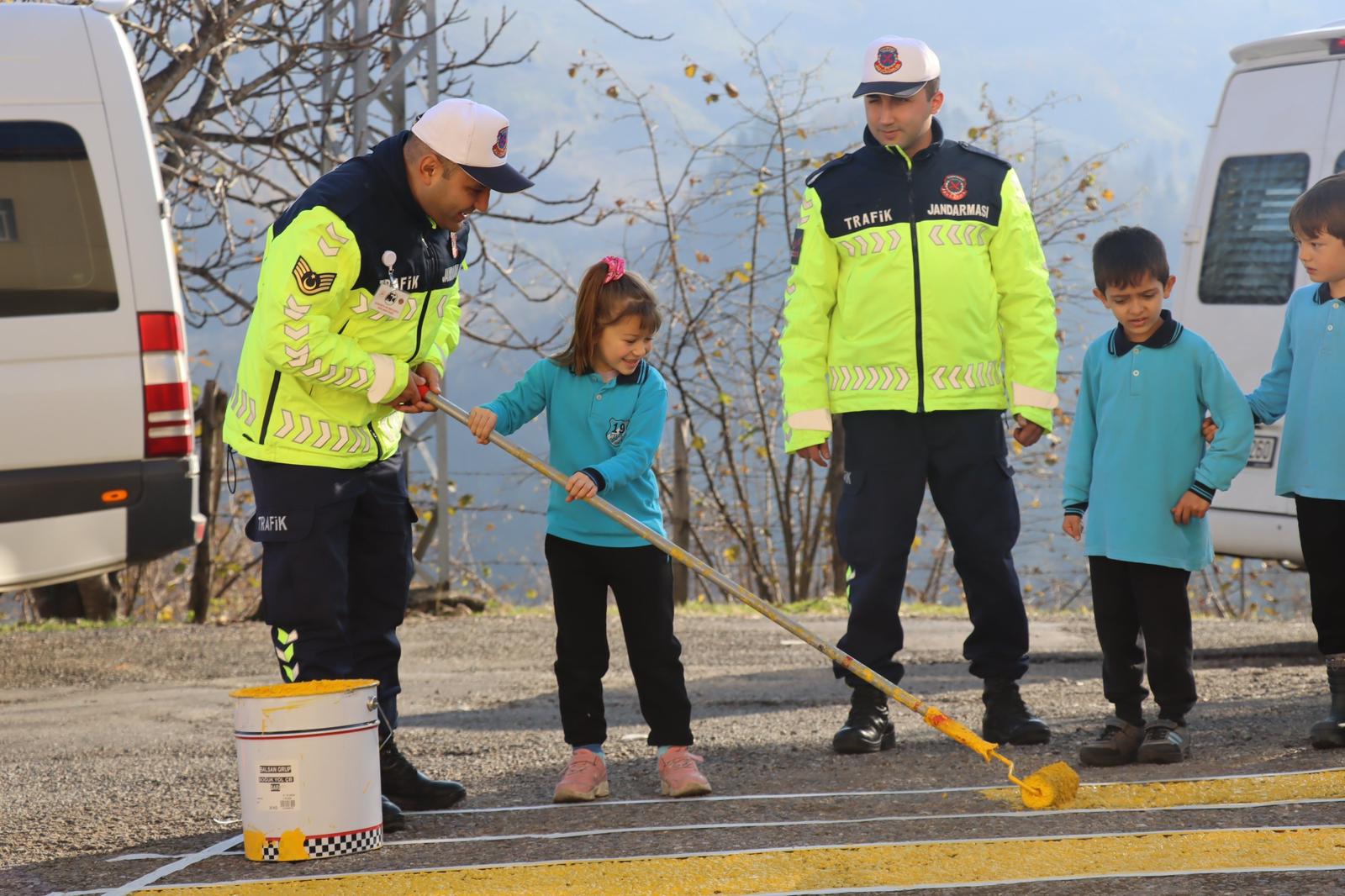 GİRESUN’DA TRAFİK GÜVENLİĞİ EĞİTİMLERİ DEVAM EDİYOR