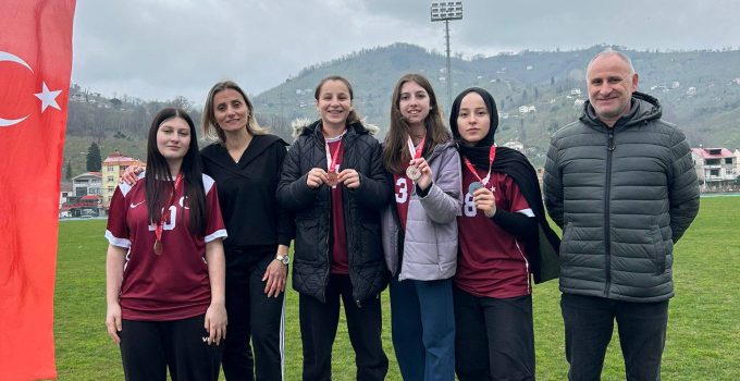 BULANCAK KIZ ANADOLU İMAM HATİP LİSESİ ATLETİZMDE İLİ SALLADI
