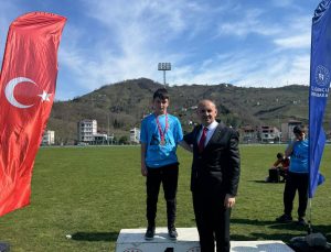 GÜZELYALI ORTAOKULU’NUN ÖZEL SPORCULARINDAN TARİHİ BAŞARI