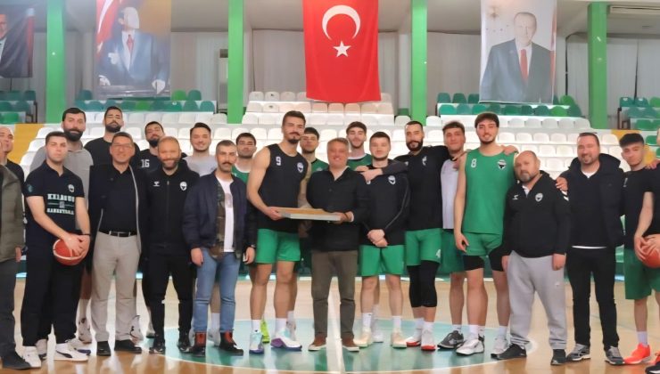KERASUSSPOR’DA ÇEYREK FİNAL ÖNCESİ YÖNETİMDEN TAM DESTEK