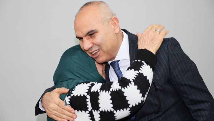 VALİ KOÇ VE EŞİNDEN ASIRLIK ÇINAR HAVA AK’A ANLAMLI ZİYARET