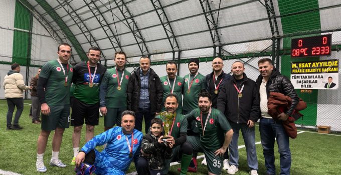 YEŞİL SAHADA ADALET RÜZGARI: BULANCAK ADLİYESİ ŞAMPİYONLUK KUPASINI KALDIRDI