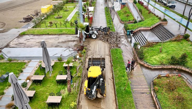 PLAJLAR BÖLGESİNDE YENİLEME SEFERBERLİĞİ: AHŞAP YOLLAR YERİNİ TAŞ PEYZAJA BIRAKIYOR