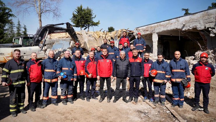 GİRESUN BELEDİYESİ’NDEN GERÇEĞİ ARATMAYAN DEPREM TATBİKATI