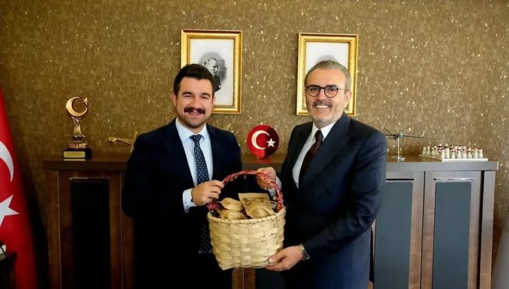 MAHİR ÜNAL’DAN PİRAZİZ BELEDİYESİNE ANLAMLI ZİYARET