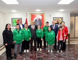 VALİ MUSTAFA KOÇ, ÖZEL SPORCULARI MAKAMINDA AĞIRLADI