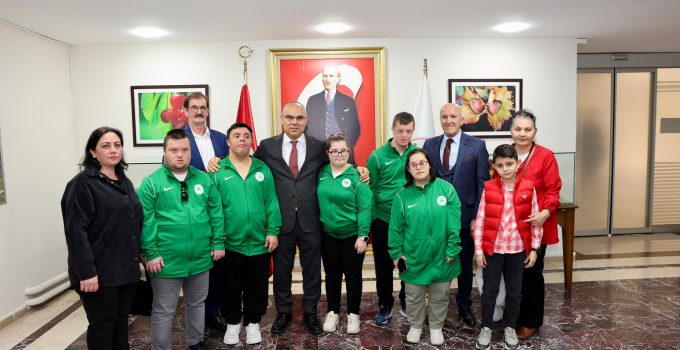 VALİ MUSTAFA KOÇ, ÖZEL SPORCULARI MAKAMINDA AĞIRLADI