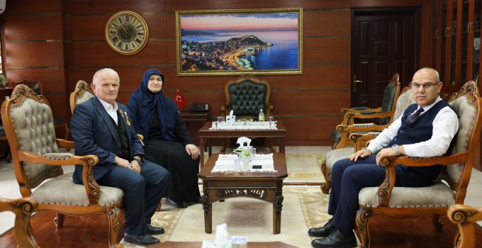 VALİ MUSTAFA KOÇ ŞEHİT DURSUN BUZ’UN AİLESİNİ AĞIRLADI