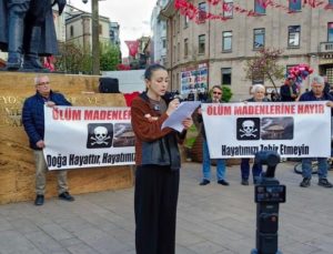 GİRESUN ATATÜRK MEYDANI’NDA VAHŞİ MADENCİLİĞE KARŞI TEK SES: “DOĞAMIZA SAHİP ÇIKIYORUZ”