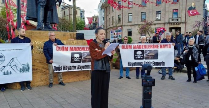 GİRESUN ATATÜRK MEYDANI’NDA VAHŞİ MADENCİLİĞE KARŞI TEK SES: “DOĞAMIZA SAHİP ÇIKIYORUZ”