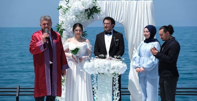 BAŞKAN NECMİ SIBIÇ, GÖNÜLLERE TAHT KURDU: TARİHİ BULANCAK İSKELESİ NİKÂHLARA ŞAHİTLİK ETTİ