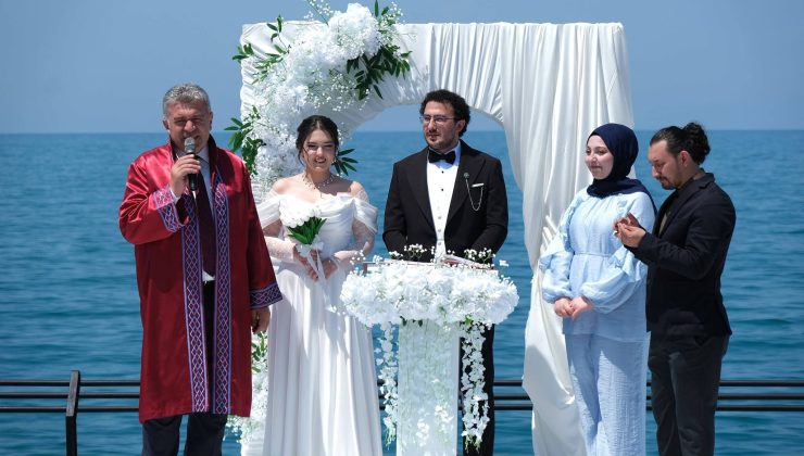 BAŞKAN NECMİ SIBIÇ, GÖNÜLLERE TAHT KURDU: TARİHİ BULANCAK İSKELESİ NİKÂHLARA ŞAHİTLİK ETTİ