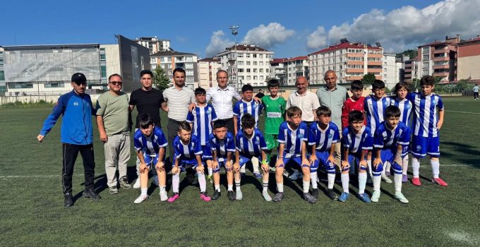 GENÇLİK VE SPOR İL MÜDÜRÜ ERGÜN’DEN MİNİK SPORCULARA ZİYARET