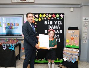 İSTİKLAL İLKOKULU’NDA KARNE HEYECANI: ÖĞRENCİLER YAZ TATİLİNE “MERHABA” DEDİ
