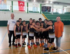 OKUL SPORLARINDA BASKETBOL HEYECANI: MİNİK ERKEKLER ŞAMPİYONU BELLİ OLDU