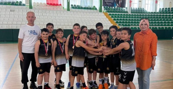 OKUL SPORLARINDA BASKETBOL HEYECANI: MİNİK ERKEKLER ŞAMPİYONU BELLİ OLDU