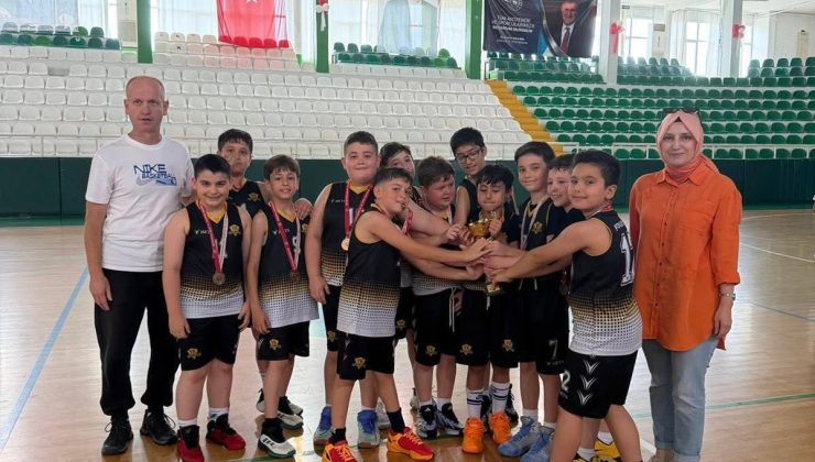 OKUL SPORLARINDA BASKETBOL HEYECANI: MİNİK ERKEKLER ŞAMPİYONU BELLİ OLDU
